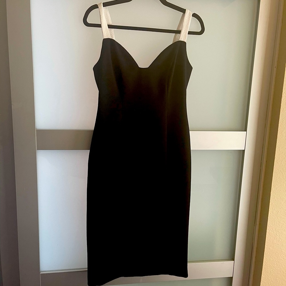 BLACK HALO- SAYER SHEATH DRESS